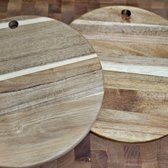 Cutting Board Custom Monogram Acacia Charcuterie Board - Personalized Gift - Picture 2 of 4